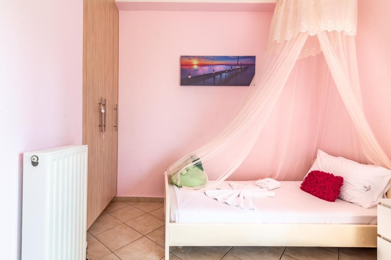 House With Pool & Garden For Families & Friends 1 *