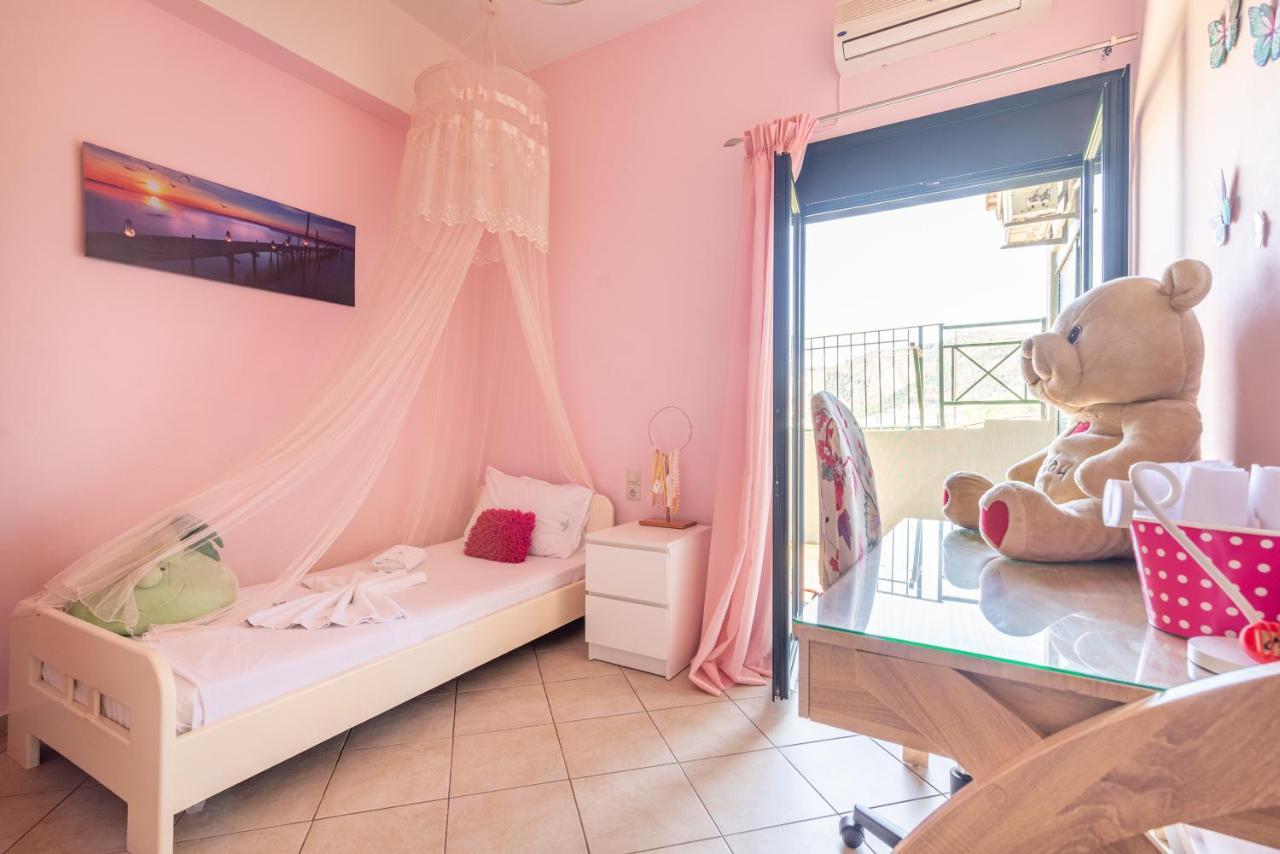 House With Pool & Garden For Families & Friends 1 *