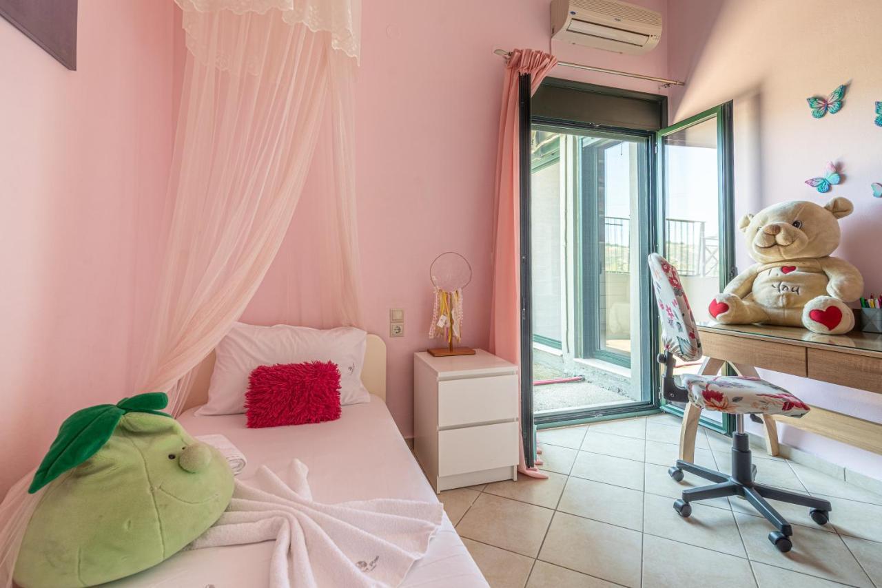 House With Pool & Garden For Families & Friends 1 Apartment *