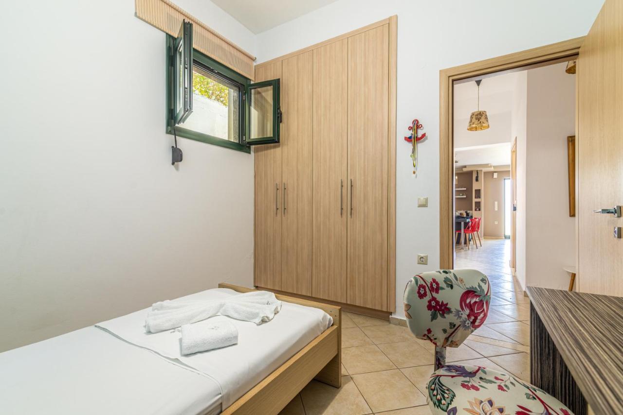 House With Pool & Garden For Families & Friends 1 Apartment Iraklio